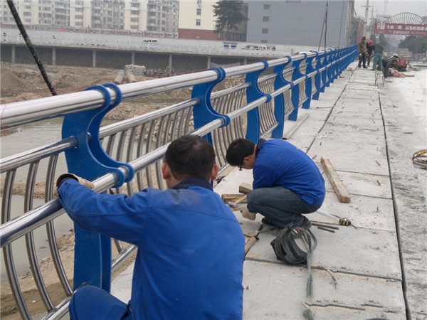 临夏不锈钢桥梁护栏除锈维护的重要性及其方法